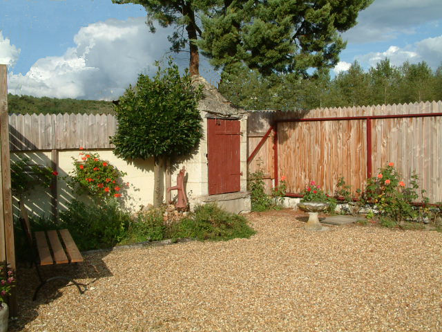 COURTYARD - WELL03